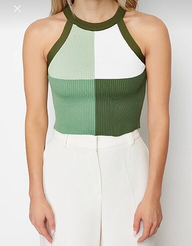 Trendyolmilla haki crop triko bluz