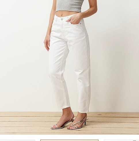 Trendyolmilla beyaz yüksek bel mom jeans