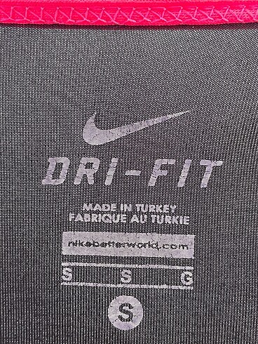 s Beden çeşitli Renk Nike T-shirt %70 İndirimli.