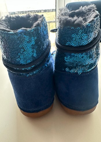 Mavi pullu, içi kürklü Kadın Bot - Görsel 3