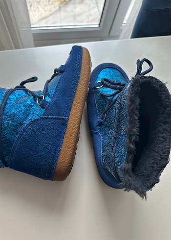 Mavi pullu, içi kürklü Kadın Bot - Görsel 4