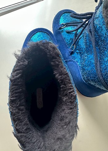 Mavi pullu, içi kürklü Kadın Bot - Görsel 5