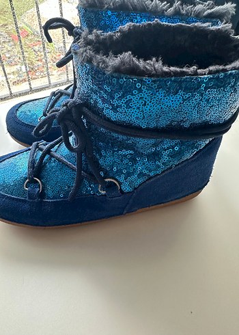 Mavi pullu, içi kürklü Kadın Bot - Görsel 2