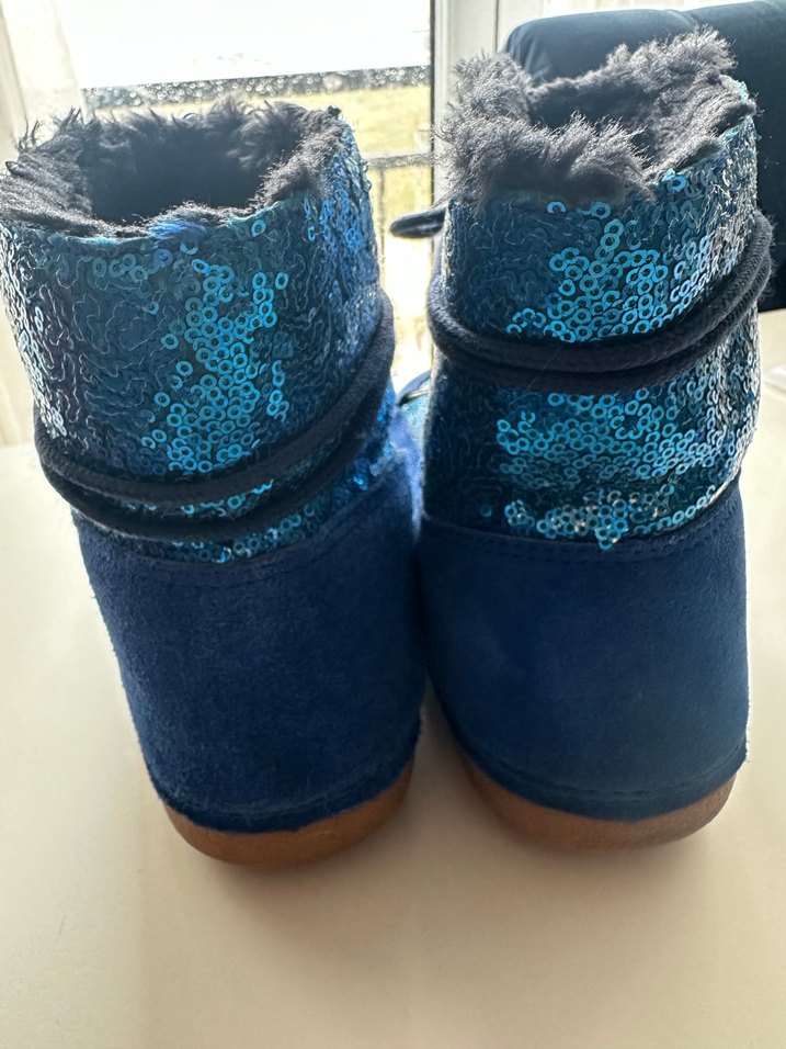 Mavi pullu, içi kürklü Kadın Bot - Görsel 3