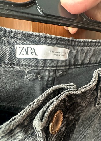 Zara siyah taşlanmış kot - Görsel 4