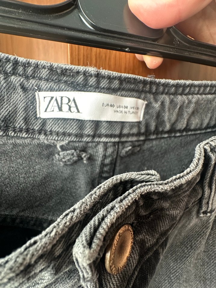 Zara siyah taşlanmış kot - Görsel 4