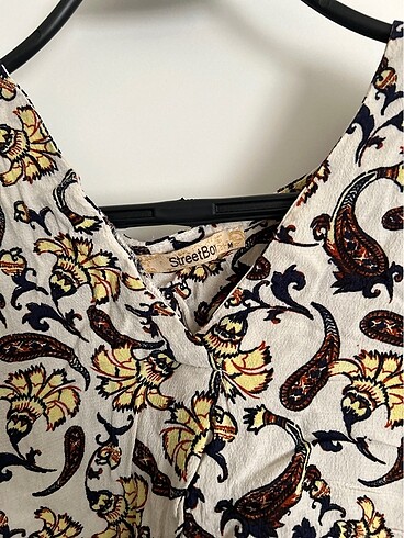 Desenli kolsuz bluz - Görsel 2