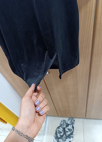 m Beden siyah Renk Kadife siyah yırtmaçlı elbise