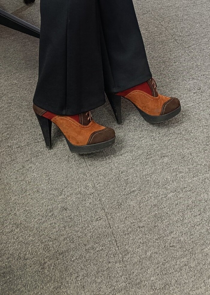 Kahve nubuk deri topuklu ayakkabı - Görsel 3