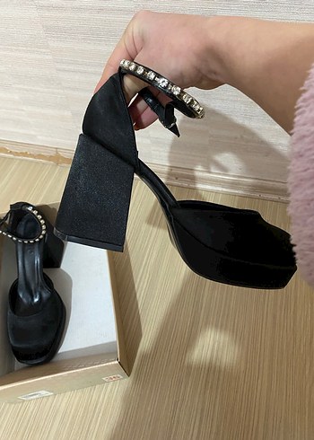 Siyah Tokalı Platform Topuklu - Görsel 4