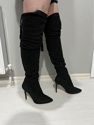Diz üstü siyah sivri burun stiletto çizme