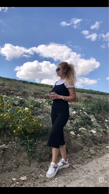 Siyah ince askılı tulum
