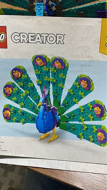 LEGO Tavuskuşu