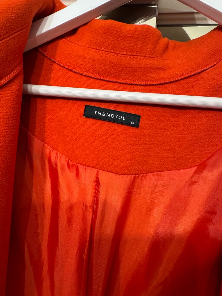 Turuncu Uzun Düğmeli Kadın Palto - Görsel 2