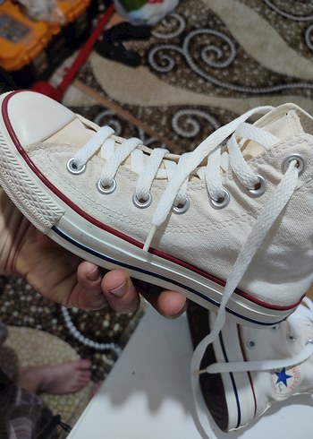 Beyaz Elastik Bağcıklı Converse