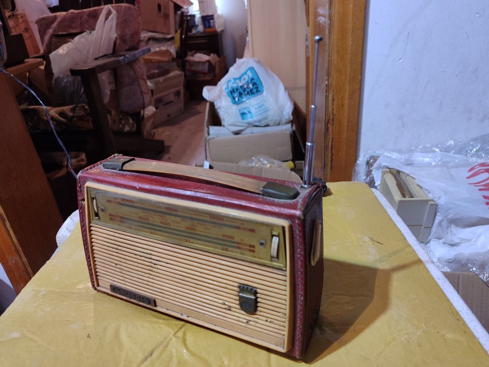 Kırmızı Grundig Retro antika Radyo - Görsel 2