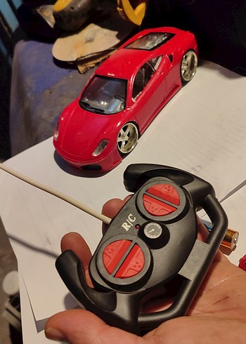 Basık Kırmızı Işıklı Kumandalı Araba - Görsel 11