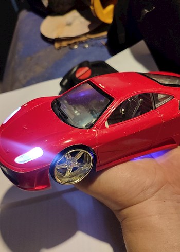 Basık Kırmızı Işıklı Kumandalı Araba - Görsel 9