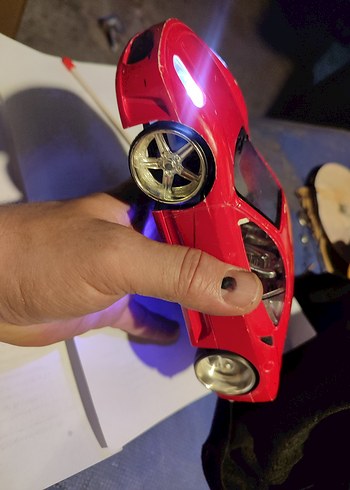 Basık Kırmızı Işıklı Kumandalı Araba - Görsel 7