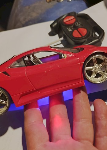 Basık Kırmızı Işıklı Kumandalı Araba - Görsel 5