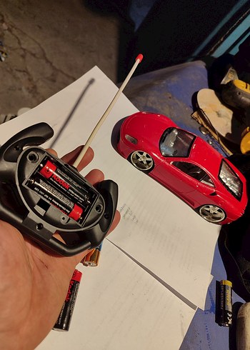 Basık Kırmızı Işıklı Kumandalı Araba - Görsel 10