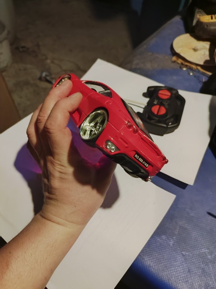 Basık Kırmızı Işıklı Kumandalı Araba - Görsel 4