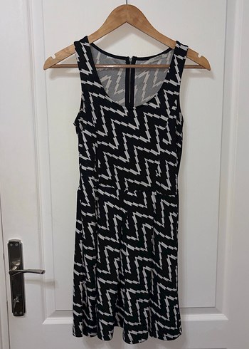 Siyah Beyaz V Yaka Midi Elbise - Görsel 2