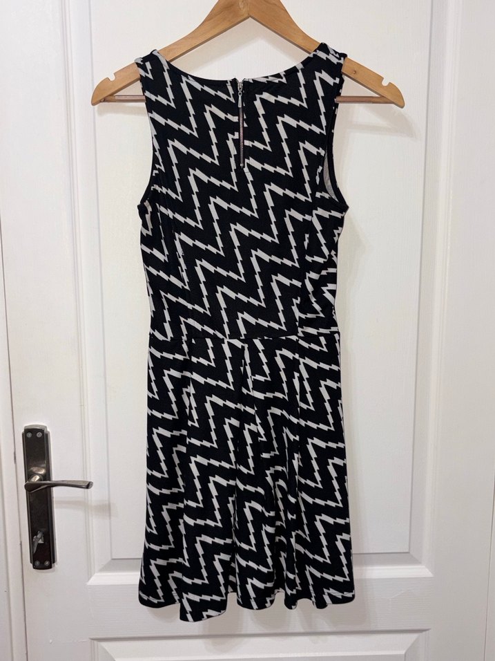 Siyah Beyaz V Yaka Midi Elbise - Görsel 3