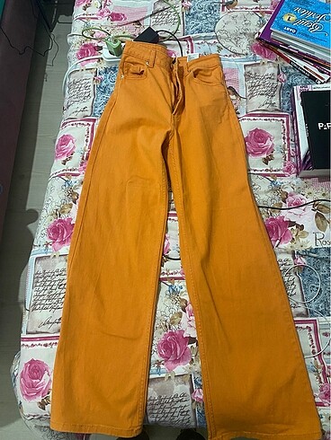 Turuncu pantolon