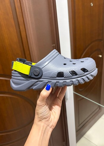 Crocs 32