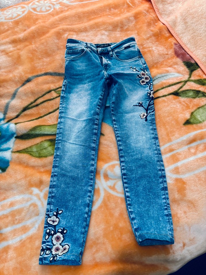 Çiçek İşlemeli Mavi Denim Jean — görsel 2/7
