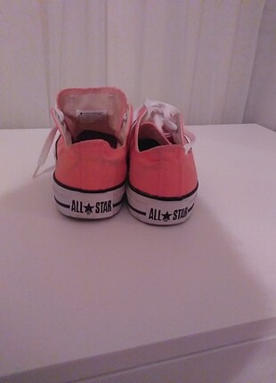 Pembe Converse