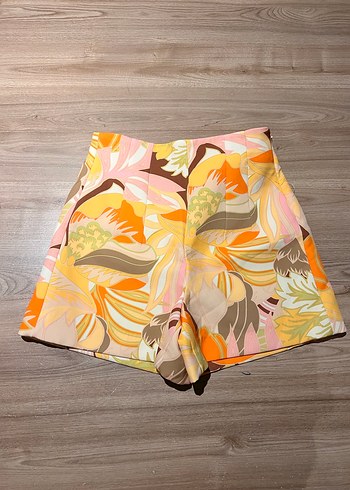 Zara Çiçek Desenli Yüksek Bel Mini Şort