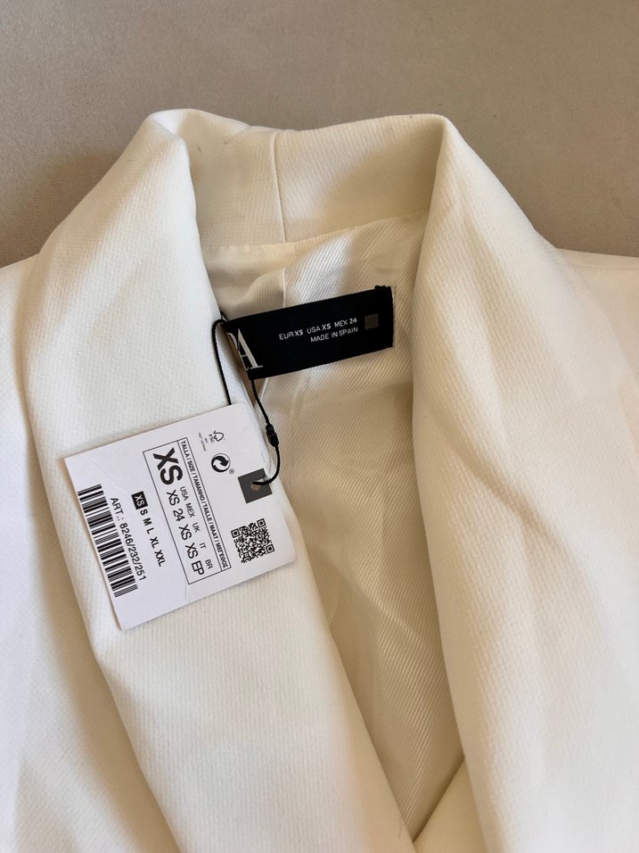 Zara Gold Düğmeli Beyaz Blazer Ceket - Görsel 2