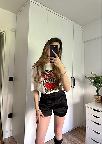 Zara saten siyah şort