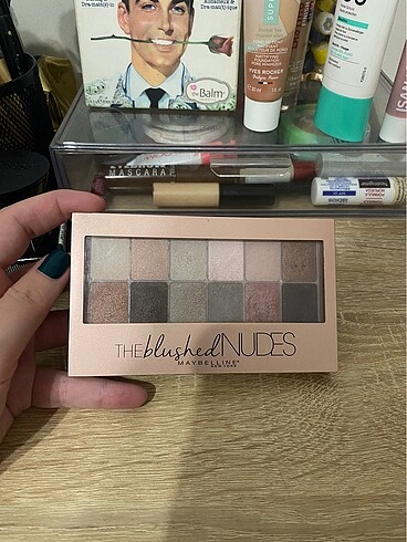 Maybelline the blushed nudes far paleti