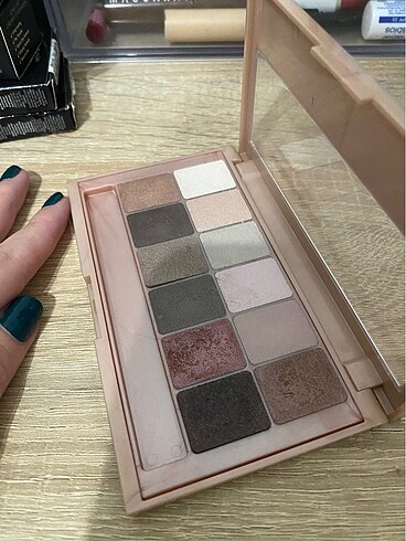 Maybelline Maybelline the blushed nudes far paleti