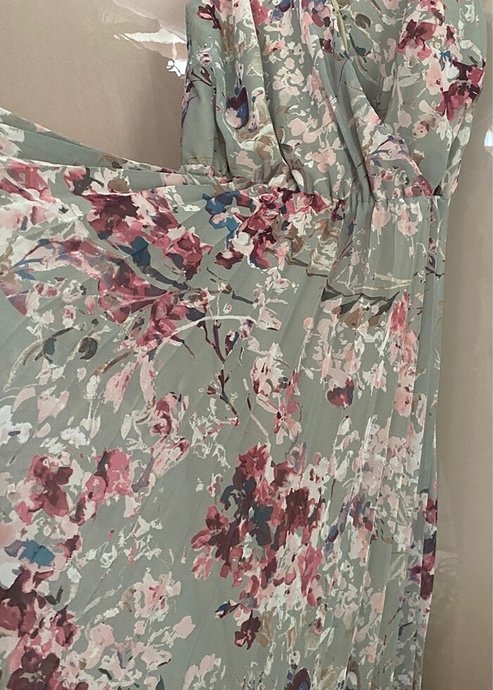 Çiçekli Elbise - Görsel 4