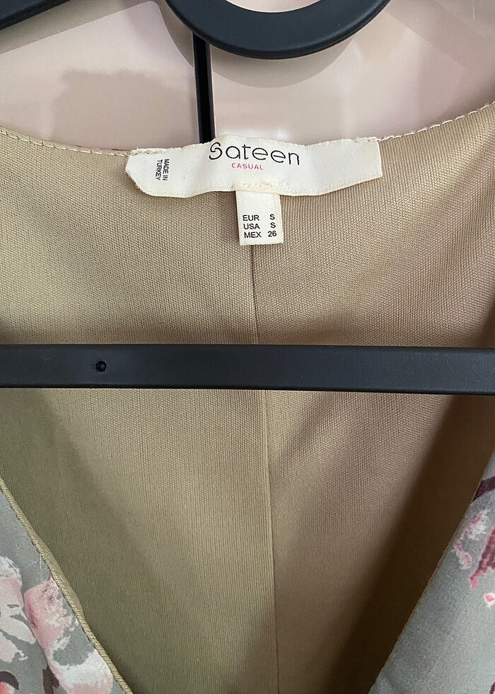 Çiçekli Elbise - Görsel 3