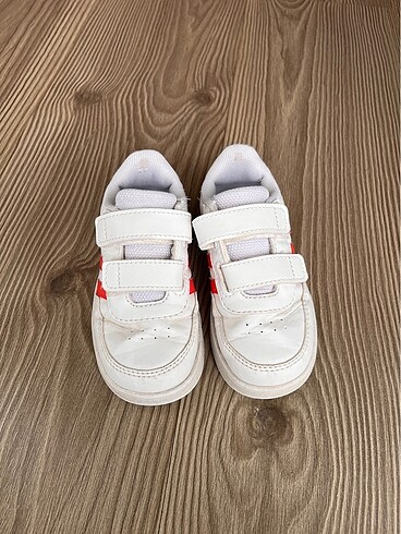 Adidas spor ayakkabı