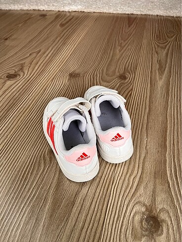25 Beden Adidas spor ayakkabı
