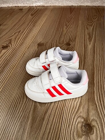25 Beden beyaz Renk Adidas spor ayakkabı