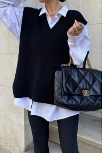 V Yaka Siyah Kolsuz Oversize Süveter