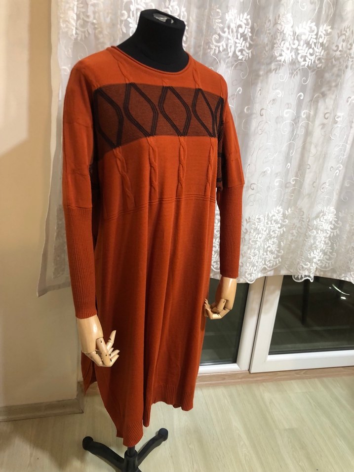 Örgü-Yırtmaç Detaylı Midi Triko Tunik - Görsel 2