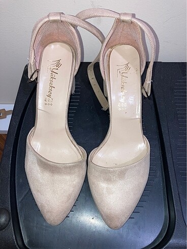 Bej rengi topluklu stiletto