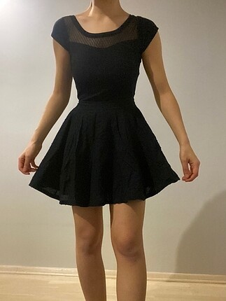 Siyah mini kabarik puantiyeli dantel detayli elbise