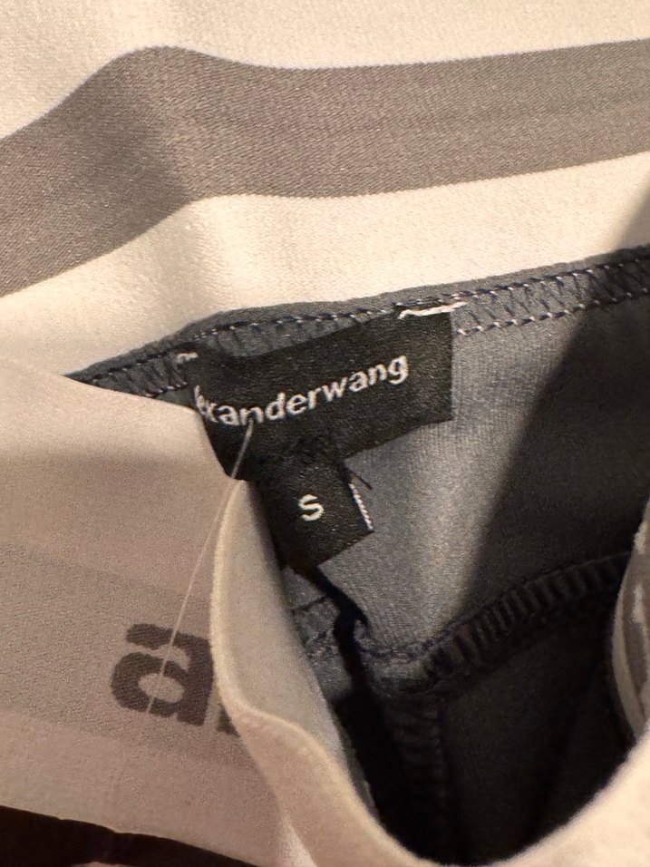 Alexander Wang Gri Kısa Tayt ve Spor Sütyeni - Görsel 3