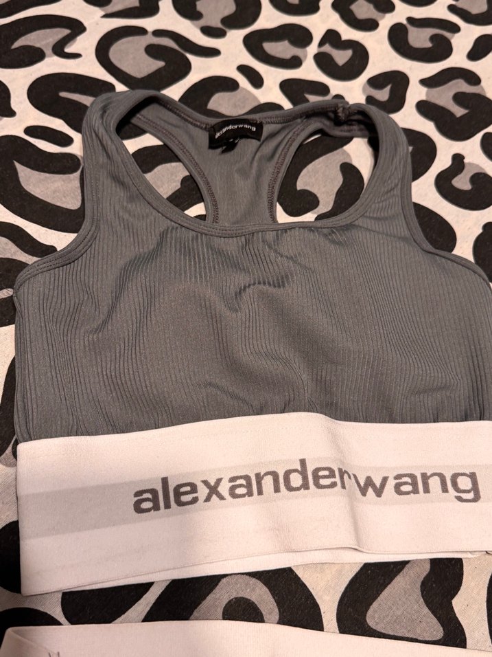 Alexander Wang Gri Kısa Tayt ve Spor Sütyeni - Görsel 2
