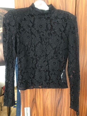 Zara vatkalı dantel bluz