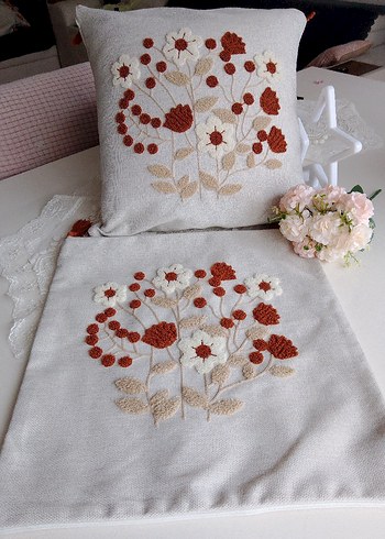 Nakışlı Beyaz Bebek Önlüğü - Görsel 2